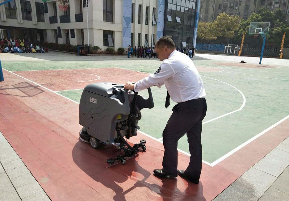 江西大型清潔設(shè)備多功能洗地機(jī)和電動(dòng)<a href=http://www.banehtakhane.com target=_blank class=infotextkey>掃地車(chē)生產(chǎn)廠</a>