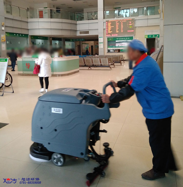 醫(yī)院保潔，醫(yī)院手推式洗地機大廳清洗